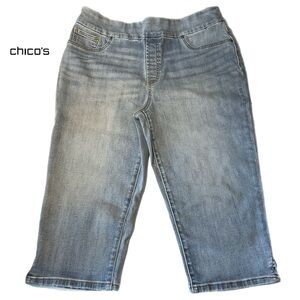 Chico's Sz 1.5 (Sz 10) Capri Jeans Pull On Light Wash 91% Cotton 2% Spandex